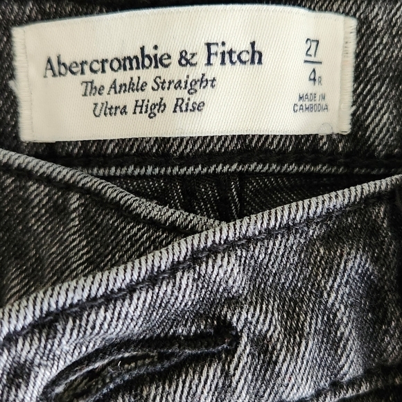 Abercrombie & Fitch Ultra High Rise Ankle Straight Jean - Picture 7 of 10